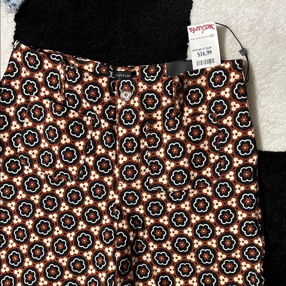 Jules & Leopold Geometric Patterned Cropped Pants - Black, Brown, White - Picture 2 of 3